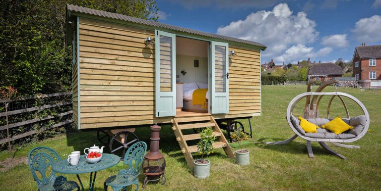 Stunning Belringham Shepherd Hut in a beautiful setting